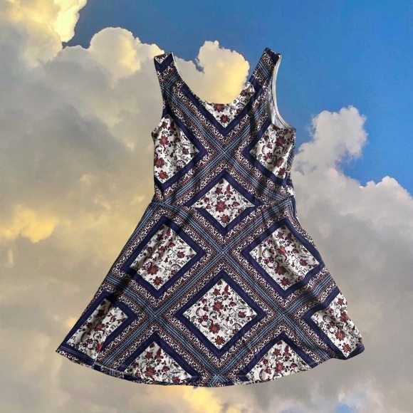 Blue & White Floral Patterned Dress: Size L or XL (estimate) - Picture 3 of 3